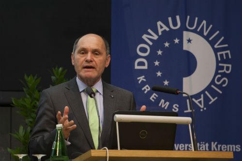LH-Stv. Mag. Wolfgang Sobotka (Land Niederösterreich) eröffnet das 2. Symposium-Gesundheit an der Donau Uni Krems