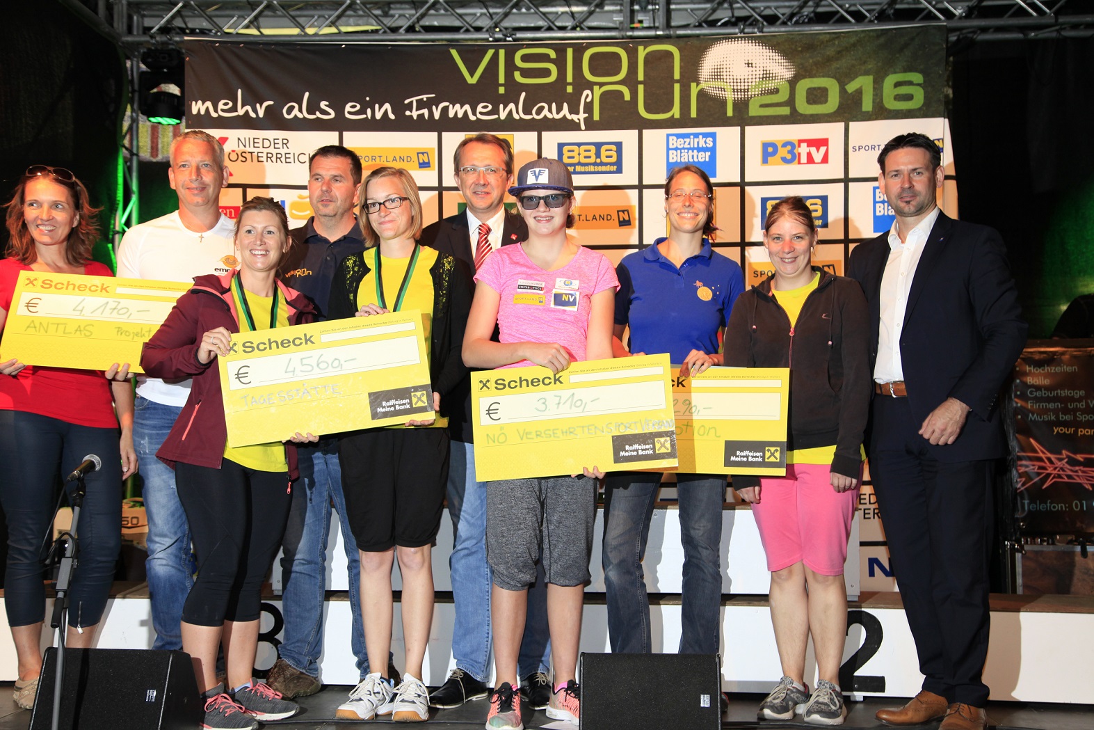 Spendenscheckübergabe beim VISION RUN 2016 